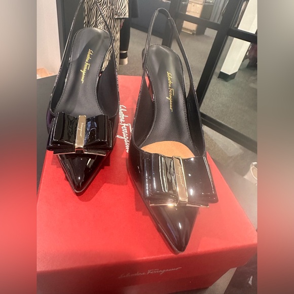 Salvatore Ferragamo Sz 6.5 Black Slingbacks Shoes